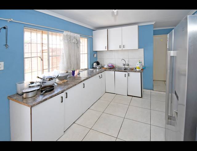 5.5 BEDROOM HOUSE FOR SALE IN HURST HILL